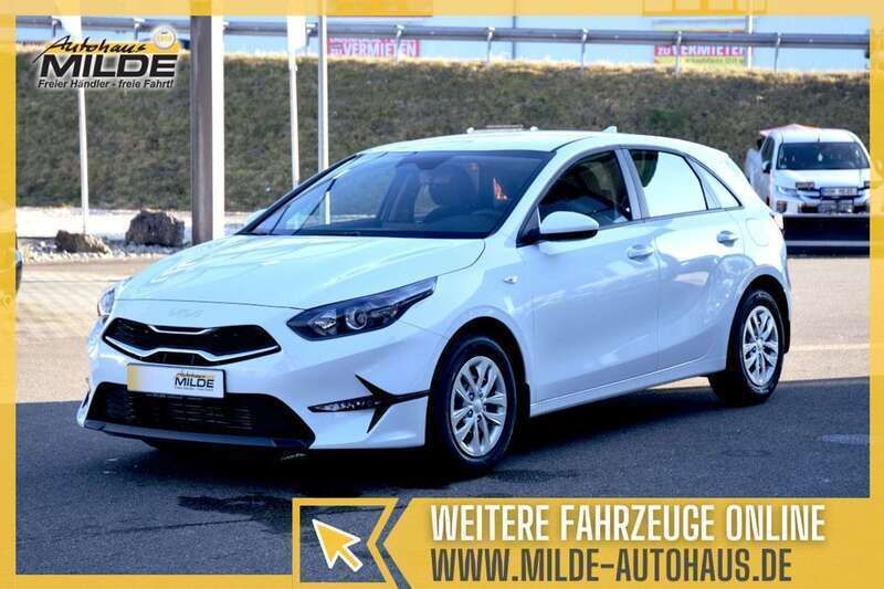 Weiß Neu 2024 Kia Ceed Limousine | 22.690 € (Superpreis) - Bild 1/4