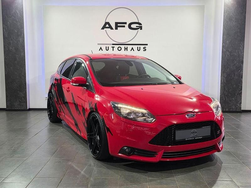 Gebraucht Ford Focus ST 250 PS (183 kW) 2014 Rot Limousine