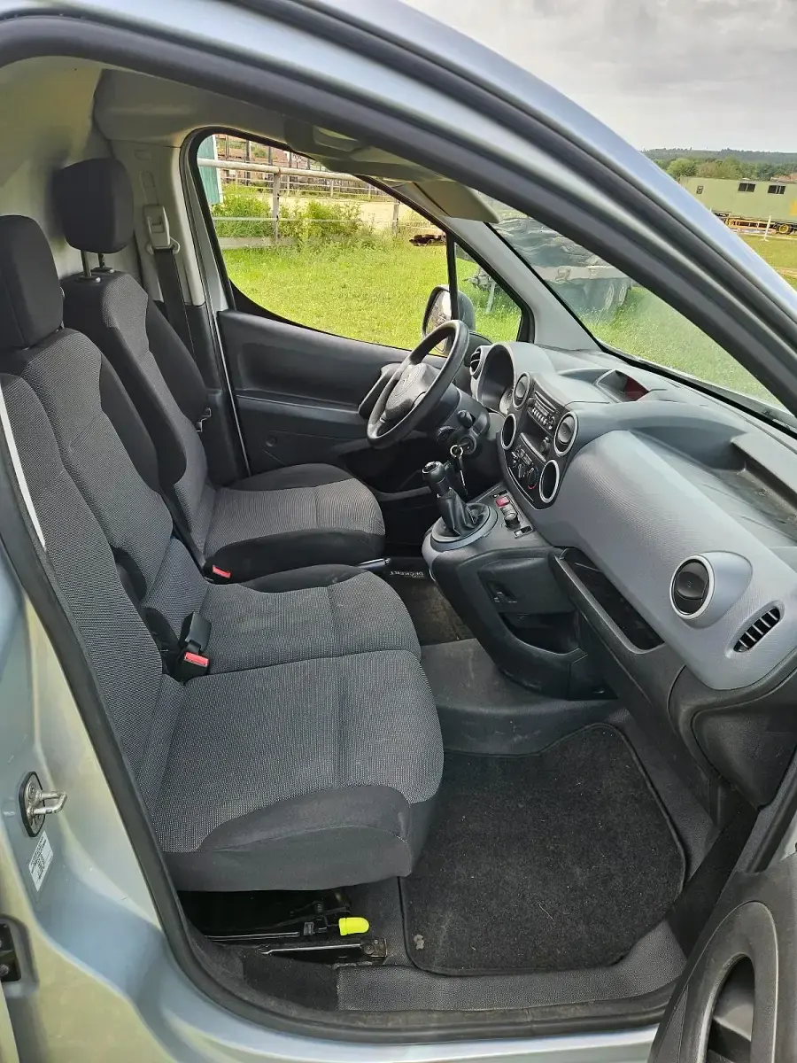 Gebraucht Citroën Berlingo 99 PS (72 kW) 2017 Silber Van / Kleinbus