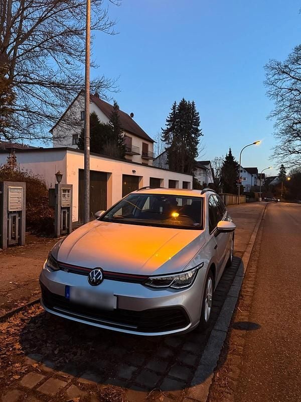 Silber Gebraucht 2021 VW Golf VIII Kombi | 17.990 € (Superpreis) - Bild 1/4