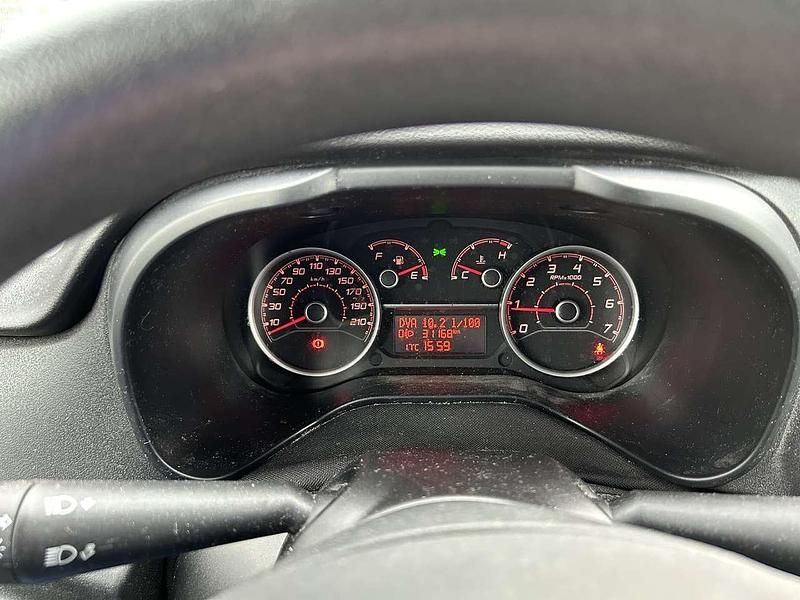 Weiß Gebraucht 2017 Fiat Doblò Van / Kleinbus | 11.500 € (Etwas zu teuer) - Bild 1/4