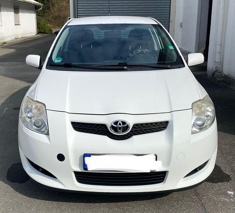 Gebraucht Toyota Auris 99 PS (72 kW) 2009 Weiß Kleinwagen