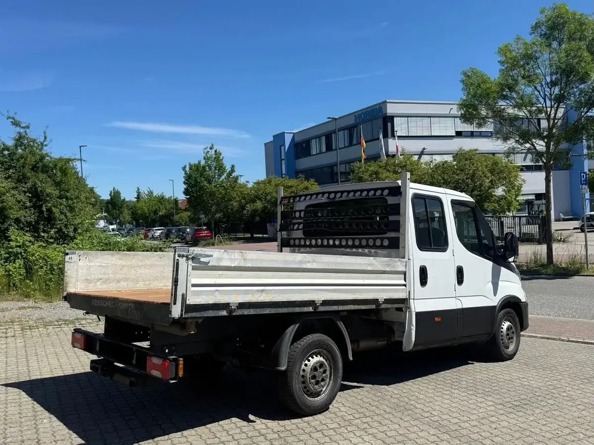 Gebraucht Iveco Daily 136 PS (100 kW) 2021 Weiß Van / Kleinbus