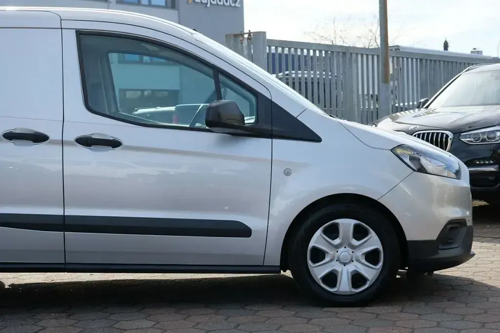 Gebraucht Ford Transit 75 PS (55 kW) 2023 Polar silber Van / Kleinbus