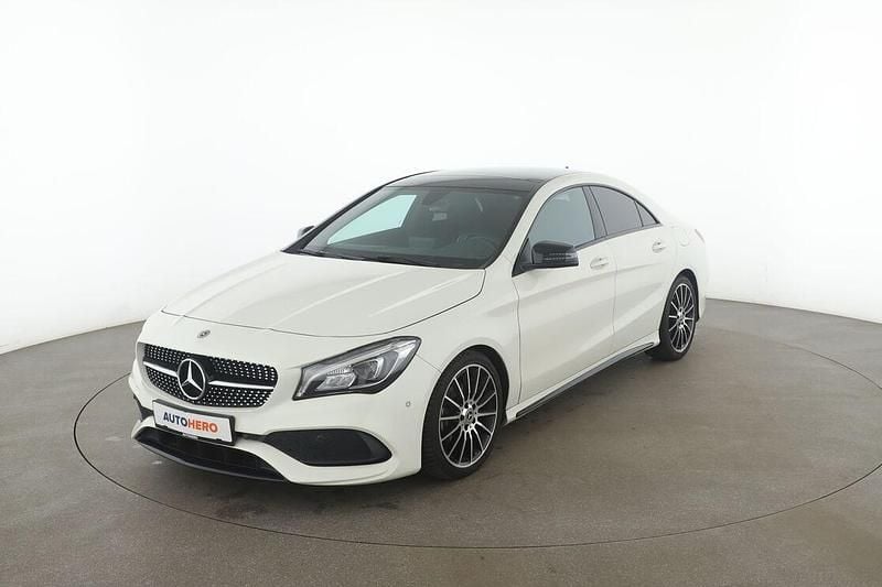 Weiß Gebraucht 2017 Mercedes CLA180 AMG line Limousine | 23.560 € (Teuer) - Bild 1/3