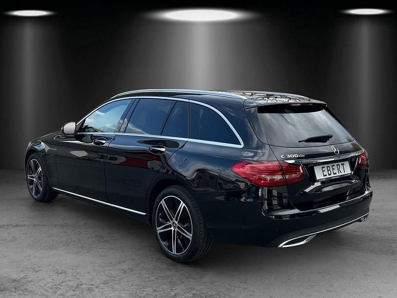 Gebraucht Mercedes C300e 194 PS (142 kW) 2021 Schwarz Limousine