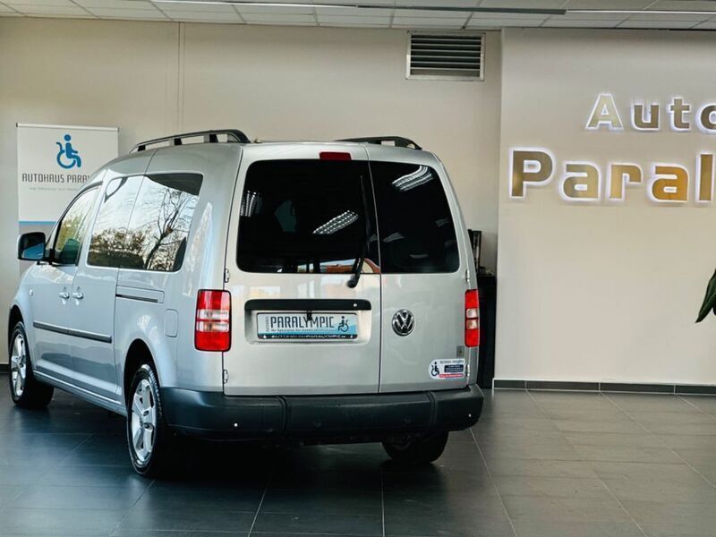 Gebraucht VW Caddy Maxi 105 PS (77 kW) 2011 Silber Van / Kleinbus