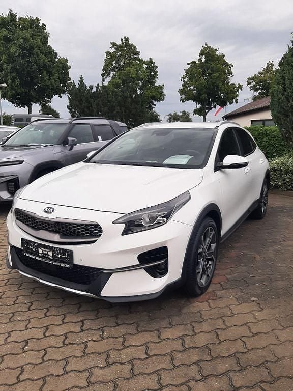 Weiß Gebraucht 2020 Kia XCeed Launch Edition SUV | 19.990 € (Fairer Preis) - Bild 1/4