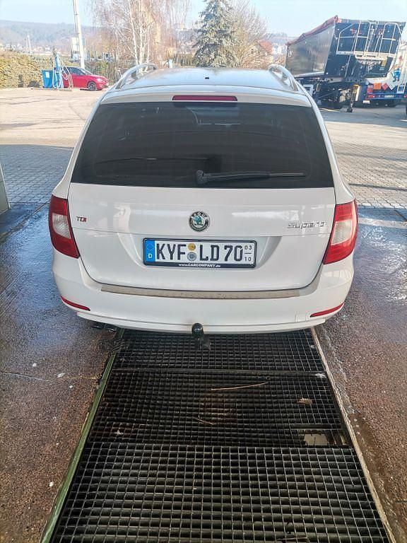 Gebraucht Skoda Superb Ambition 170 PS (125 kW) 2011 Weiß Kombi