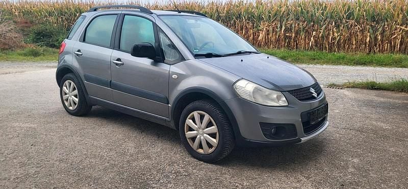 Grau Gebraucht 2011 Suzuki SX4 SUV | 4.700 € (Guter Preis) - Bild 1/4