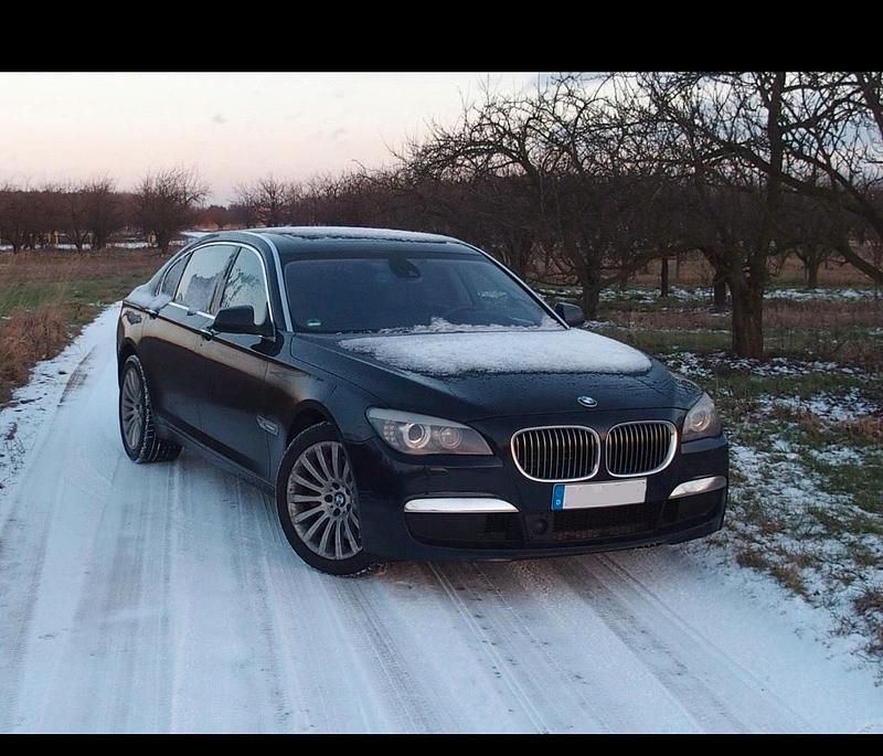 Blau Gebraucht 2010 BMW 750L M Sport Limousine | 9.000 € (Guter Preis) - Bild 1/4