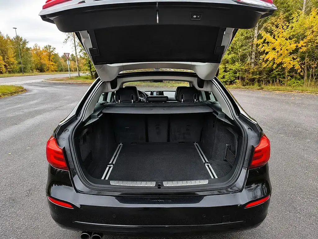 Gebraucht BMW 330 Sport Line 252 PS (185 kW) 2017 Schwarz Limousine