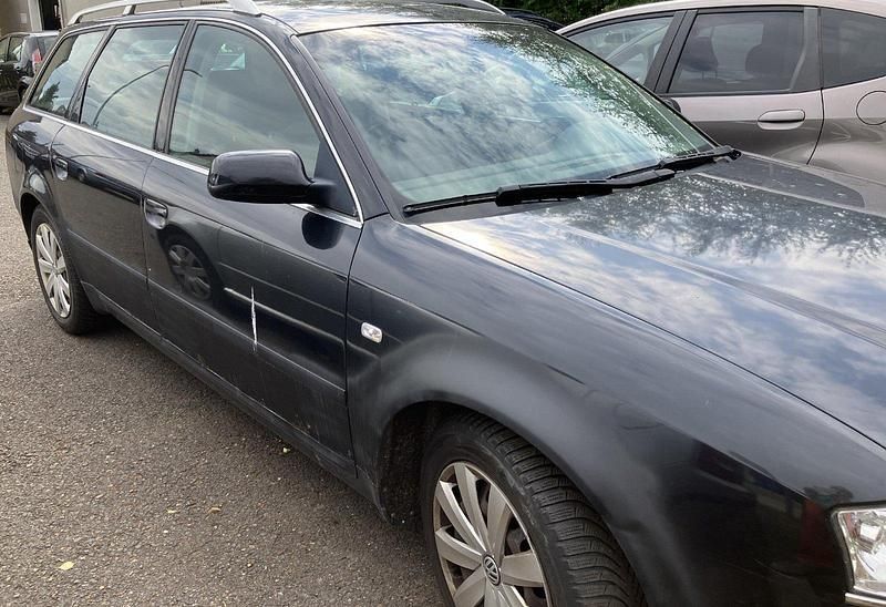 Schwarz Gebraucht 2005 Audi A6 Kombi | 450 € - Bild 1/4