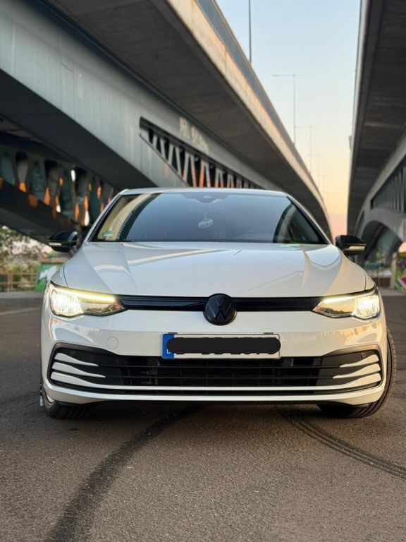 Weiß Gebraucht 2020 VW Golf VII Life Limousine | 19.950 € (Fairer Preis) - Bild 1/4
