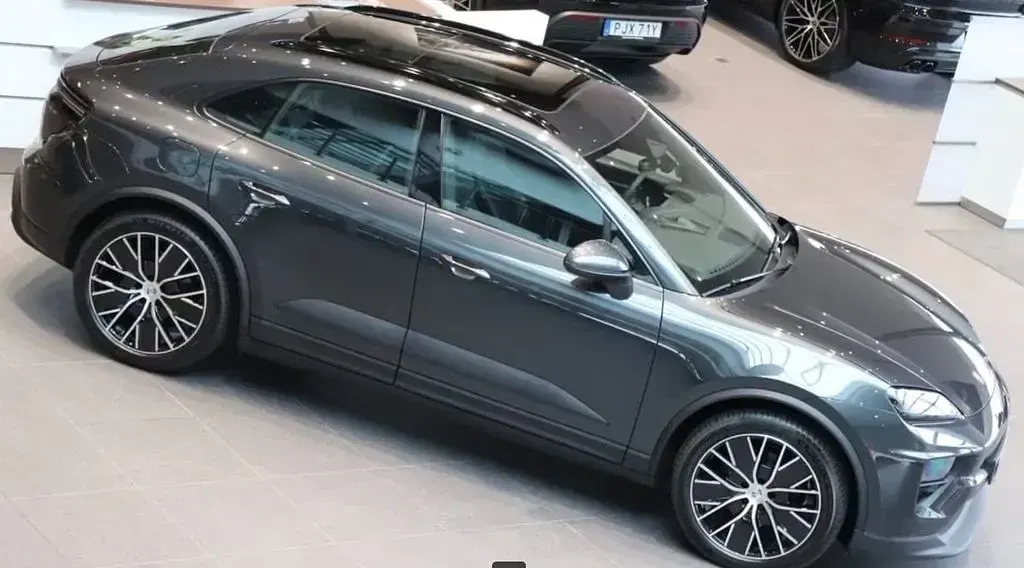 Gebraucht Porsche Macan 4 Electric 300 kW (408 PS) 2026 Vulkangrau SUV