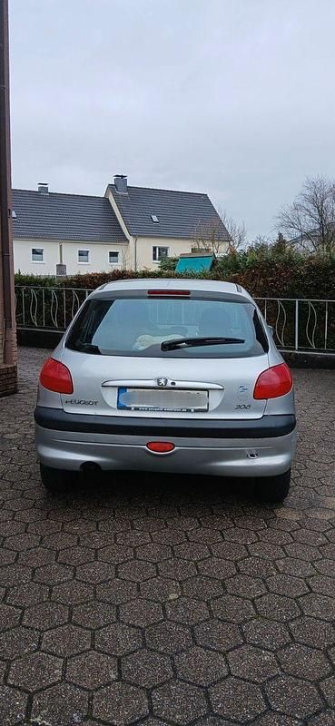 Gebraucht Peugeot 206 60 PS (44 kW) 2003 Silber Kleinwagen