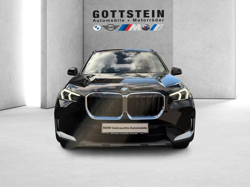 Black sapphire Gebraucht 2023 BMW X1 SUV | 35.990 € - Bild 1/4
