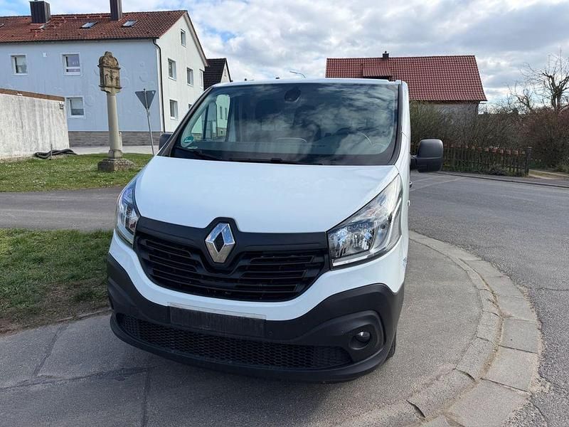 Gebraucht Renault Trafic Komfort 145 PS (106 kW) 2017 Weiß Van / Kleinbus