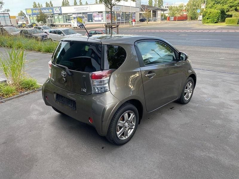 Gebraucht Toyota iQ 68 PS (50 kW) 2010 Braun Kleinwagen