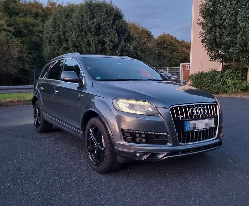 Grau Gebraucht 2011 Audi Q7 S-Line SUV | 13.500 € (Guter Preis) - Bild 1/4