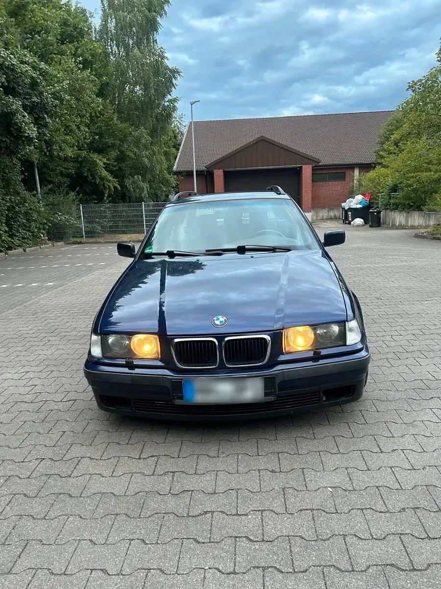 Gebraucht BMW 320 150 PS (110 kW) 1998 Blau Kombi
