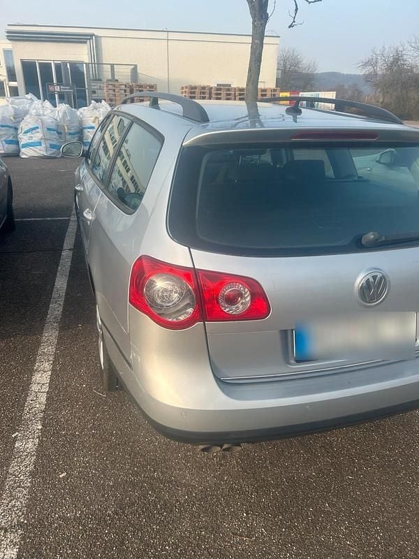 Second-hand VW Passat 140 CP (102 kW) 2011 Argintiu Hatchback