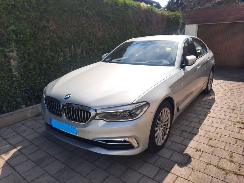 Silber Gebraucht 2019 BMW 520 Luxury Line Limousine | 29.500 € (Guter Preis) - Bild 1/4