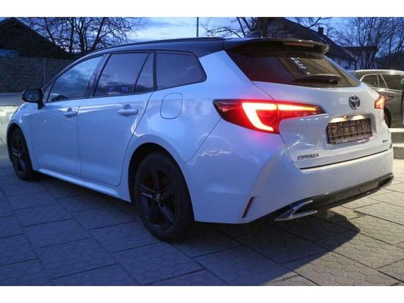 Gebraucht Toyota Corolla 152 PS (111 kW) 2024 Platinum white pearl Kombi