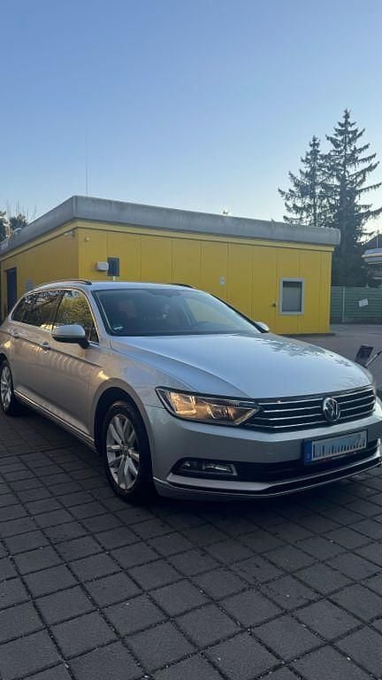 Second-hand VW Passat 190 CP (139 kW) 2017 Argintiu Berlinǎ