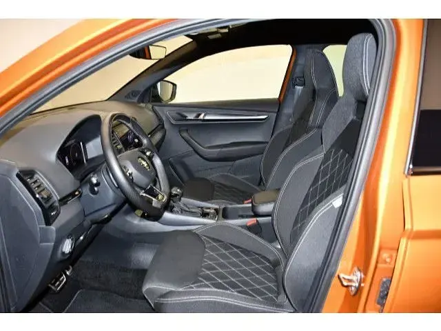 Gebraucht Skoda Karoq SportLine 190 PS (139 kW) 2023 Phoenixorange metallic SUV