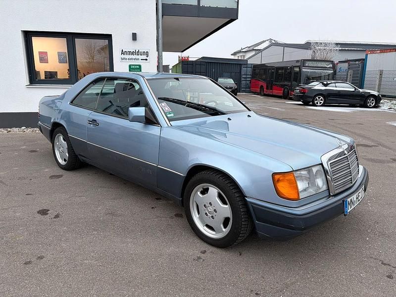 Gebraucht Mercedes C230 118 PS (86 kW) 1991 Blau Coupé
