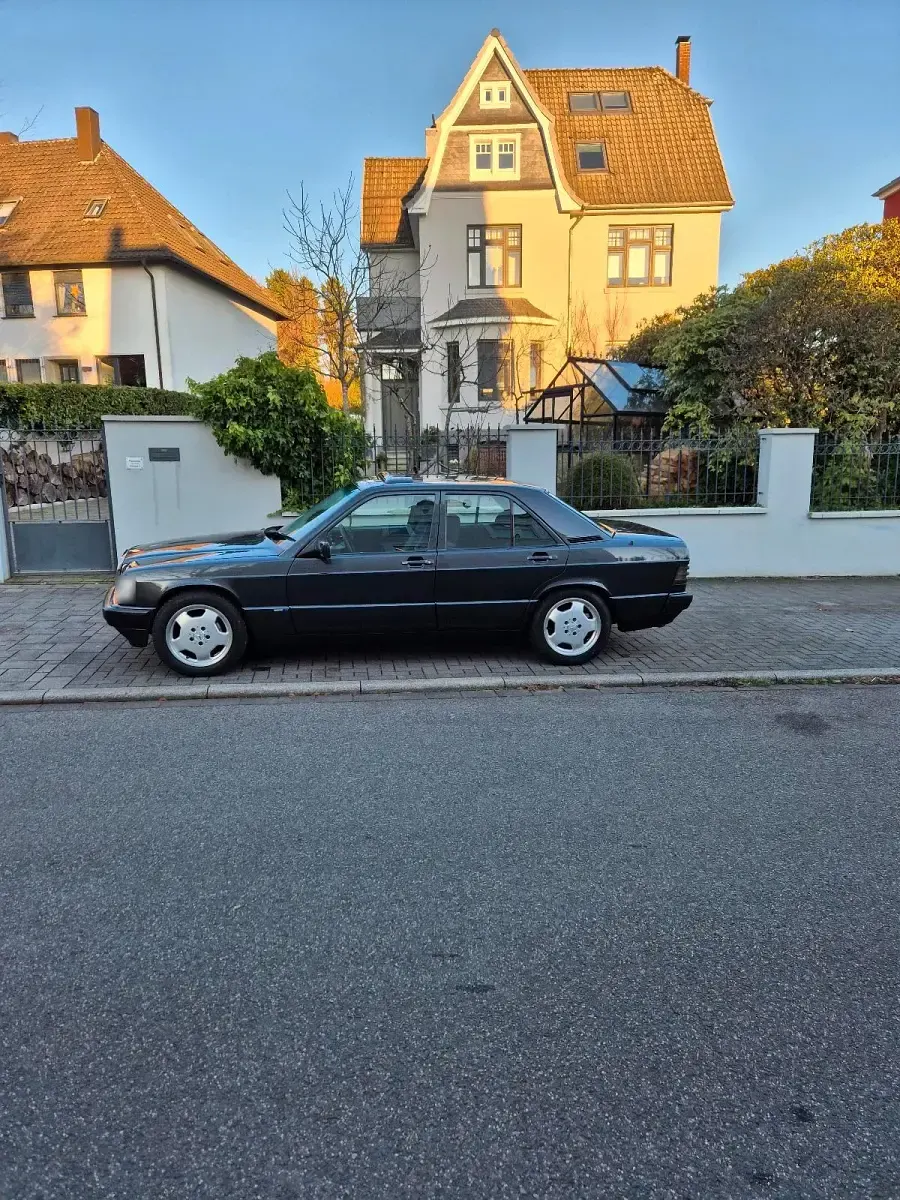 Gebraucht Mercedes 190 122 PS (89 kW) 1989 Schwarz Limousine