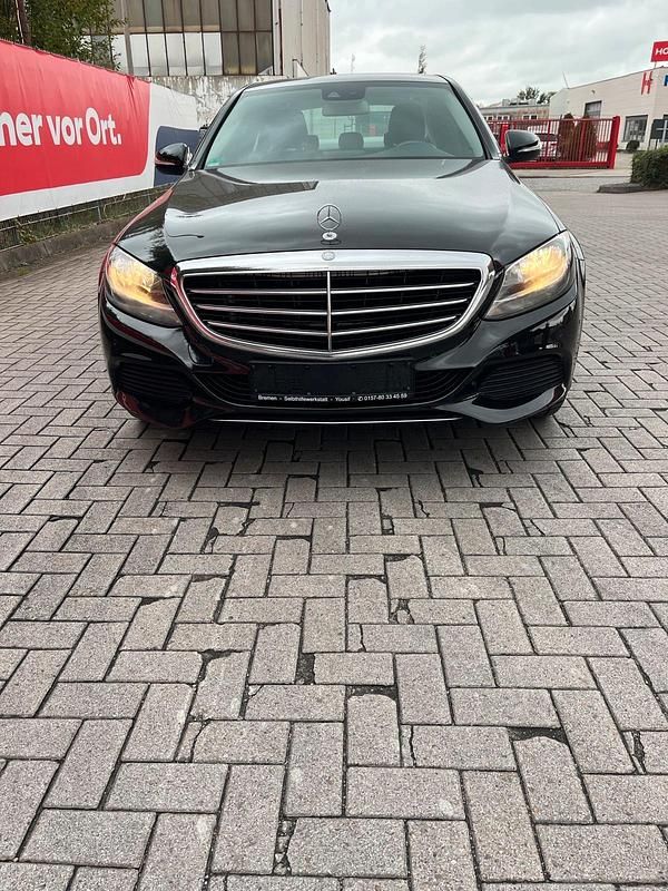 Schwarz Gebraucht 2014 Mercedes C200 Limousine | 12.500 € - Bild 1/4