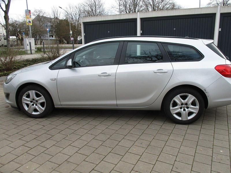 Gebraucht Opel Astra Active 110 PS (80 kW) 2012 Grau Kombi