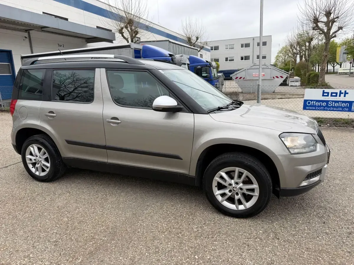 Gebraucht Skoda Yeti 110 PS (80 kW) 2016 Grau SUV