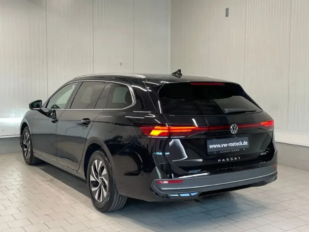 Gebraucht VW Passat Business 150 PS (110 kW) 2025 Schwarz Kombi