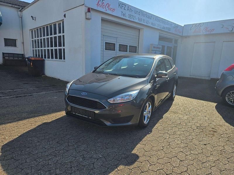 Gebraucht Ford Focus Trend 125 PS (91 kW) 2017 Grau Kombi