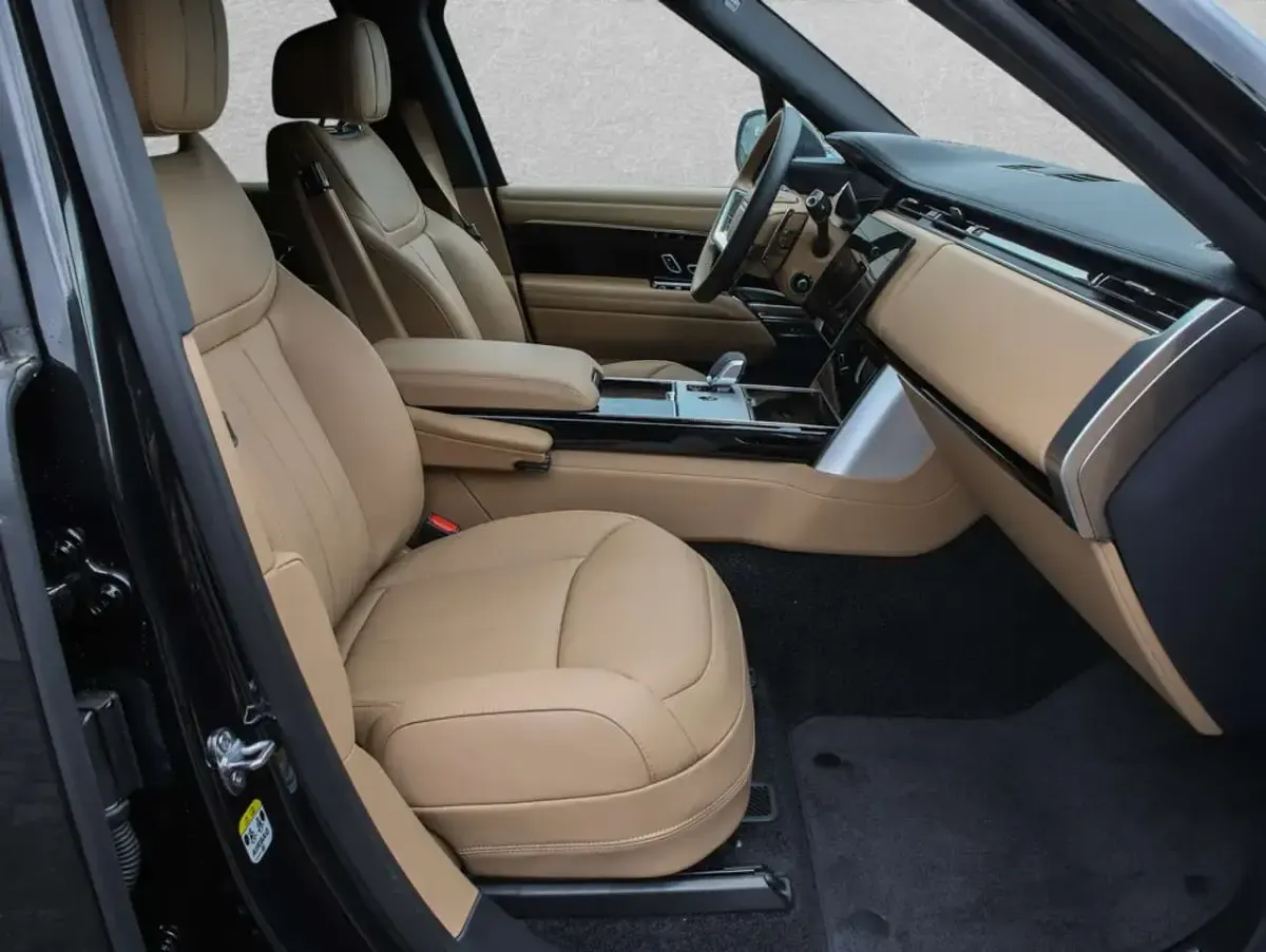 Neu Land Rover Range Rover HSE 551 PS (405 kW) 2026 Santorini black SUV