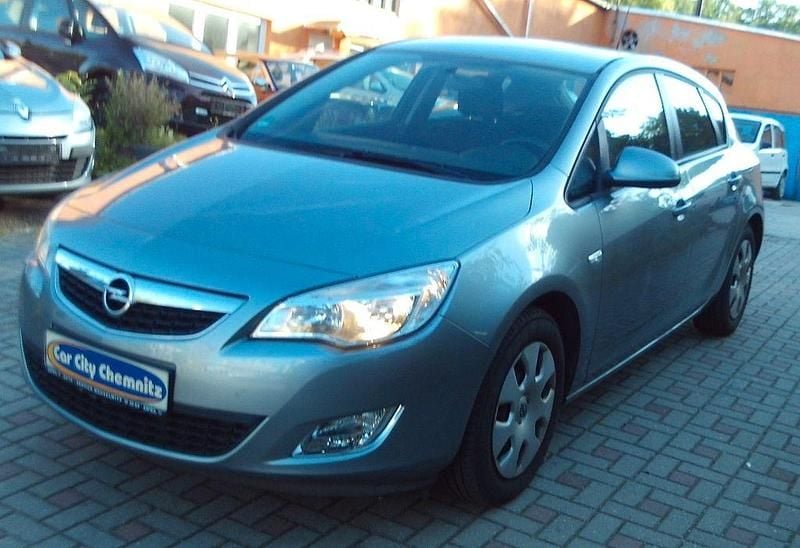 Silber Gebraucht 2010 Opel Astra Selection Limousine | 3.199 € (Superpreis) - Bild 1/4