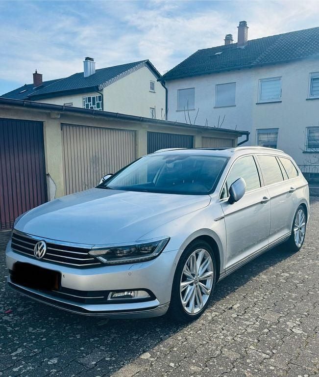 Silber Gebraucht 2015 VW Passat Highline Kombi | 9.900 € (Superpreis) - Bild 1/4