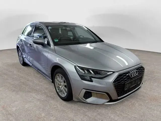 Gebraucht Audi A3 Advanced Plus 110 PS (80 kW) 2023 Florettsilber metallic Limousine