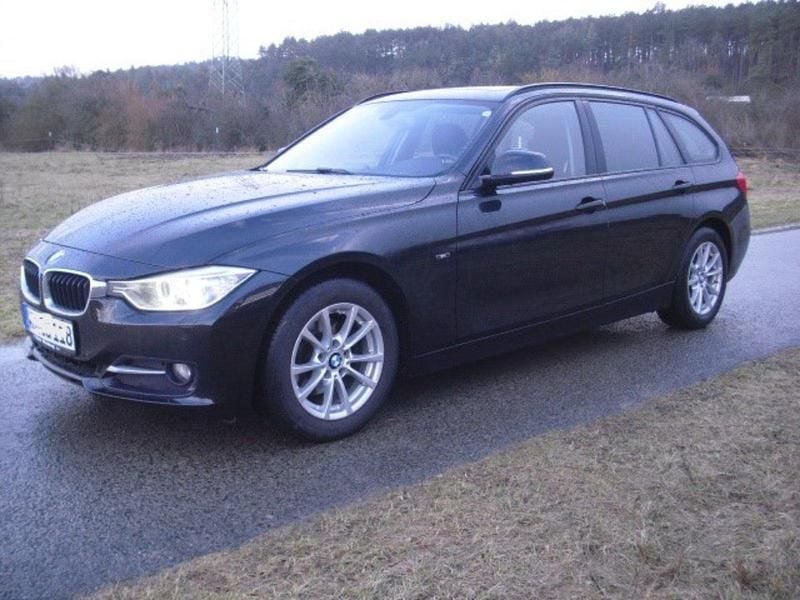 Gebraucht BMW 318 Sport Line 143 PS (105 kW) 2014 Schwarz Kombi