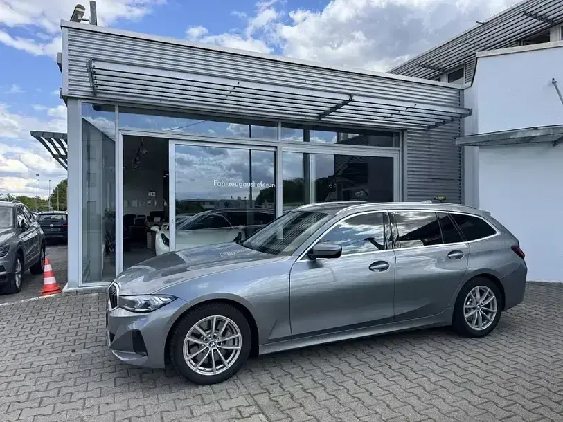 Gebraucht BMW 330 Comfort Edition 286 PS (210 kW) 2023 Skyscraper grau (metallic) Kombi
