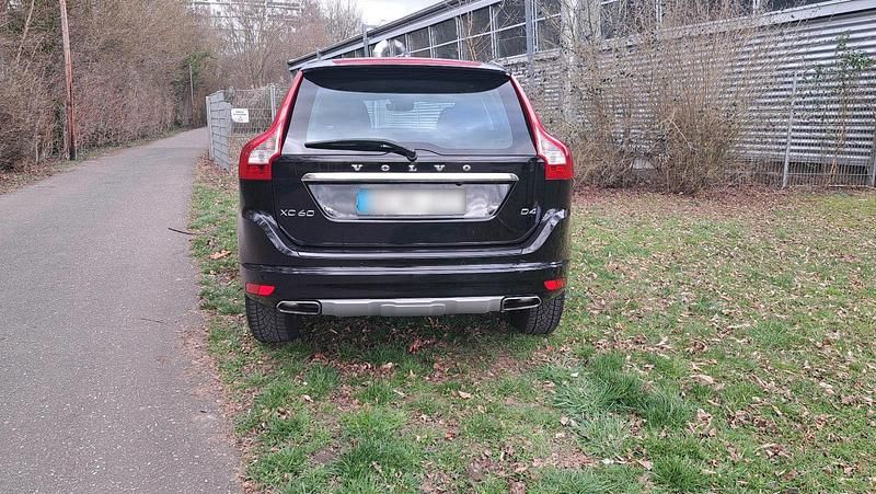 Second-hand Volvo XC60 190 CP (139 kW) 2016 Negru SUV