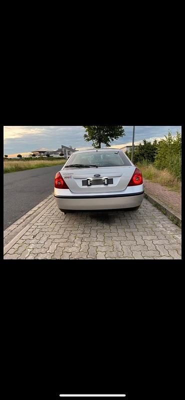 Gebraucht Ford Mondeo 125 PS (91 kW) 2001 Silber Kombi
