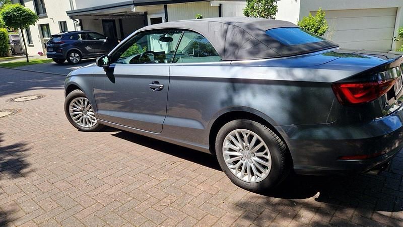 Gebraucht Audi A3 Cabriolet Ambiente 125 PS (91 kW) 2015 Grau Cabrio