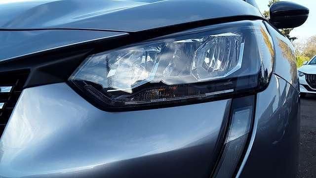 Silber metallic Gebraucht 2023 Peugeot 208 Allure Kleinwagen | 19.650 € (Fairer Preis) - Bild 1/4