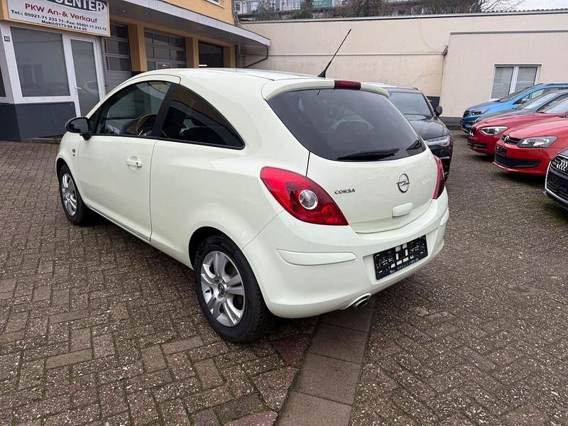 Gebraucht Opel Corsa Satellite 87 PS (63 kW) 2011 Guacamole weiss (uni) Limousine