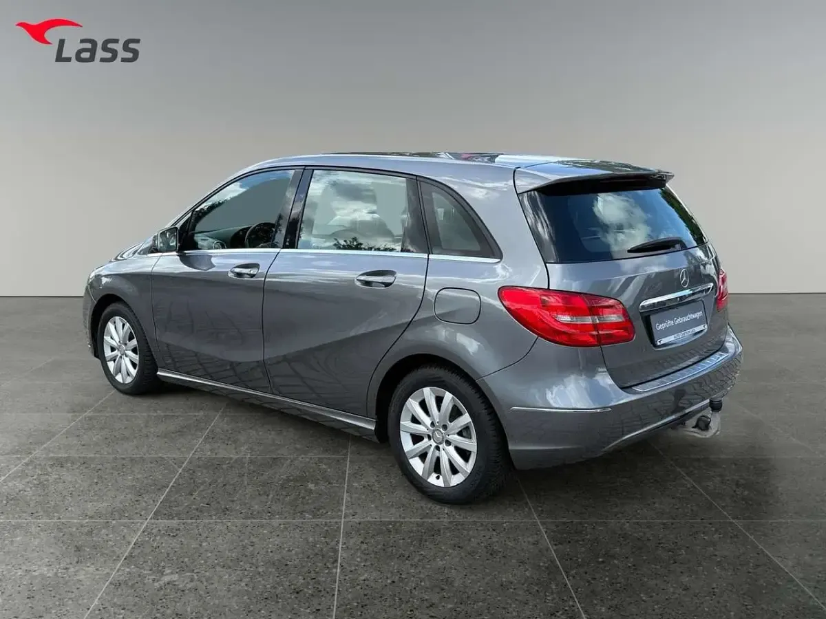 Gebraucht Mercedes B180 122 PS (89 kW) 2013 Mountaingrau met Kleinwagen