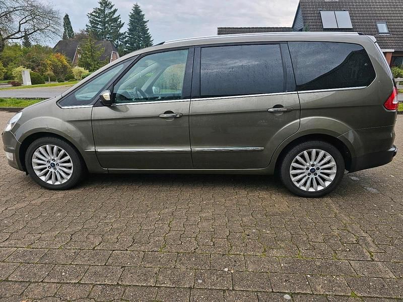 Grau Gebraucht 2011 Ford Galaxy Van / Kleinbus | 5.900 € (Fairer Preis) - Bild 1/4